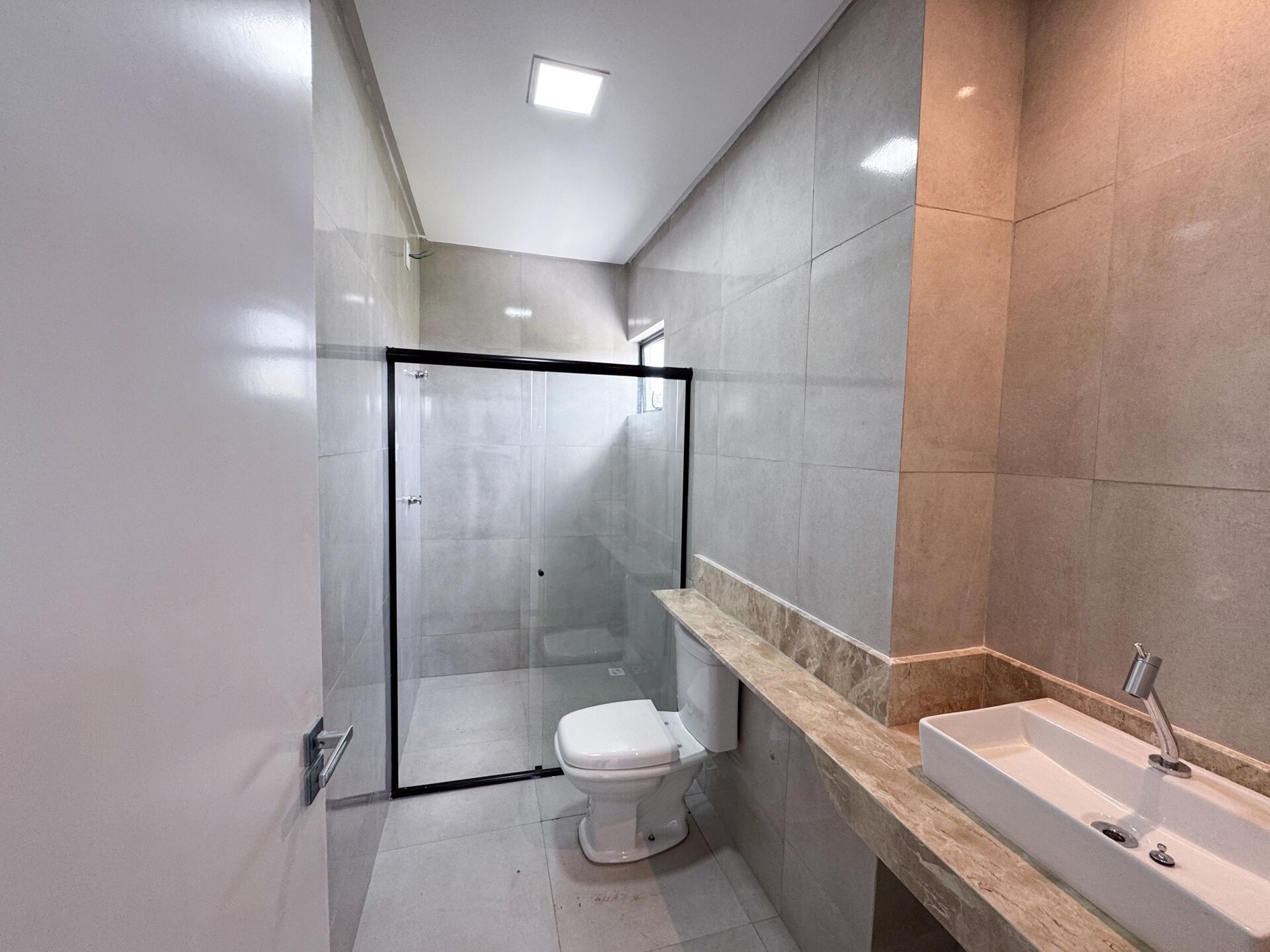 Imagens do imóveis Casa com 4 dormitórios à venda, 222 m² por R$850.000,00 - Condomínio Village São Marcos - Garanhuns/PE