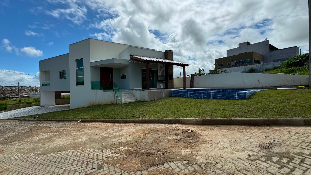 Casa para Aluguel com 4 quartos à venda por R$ 3.900,00 - José Maria Dourado - Garanhuns-PE