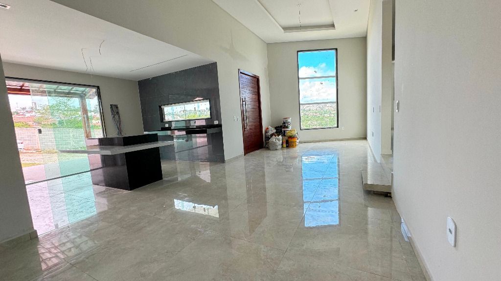 Casa para Aluguel com 4 quartos à venda por R$ 3.900,00 - José Maria Dourado - Garanhuns-PE