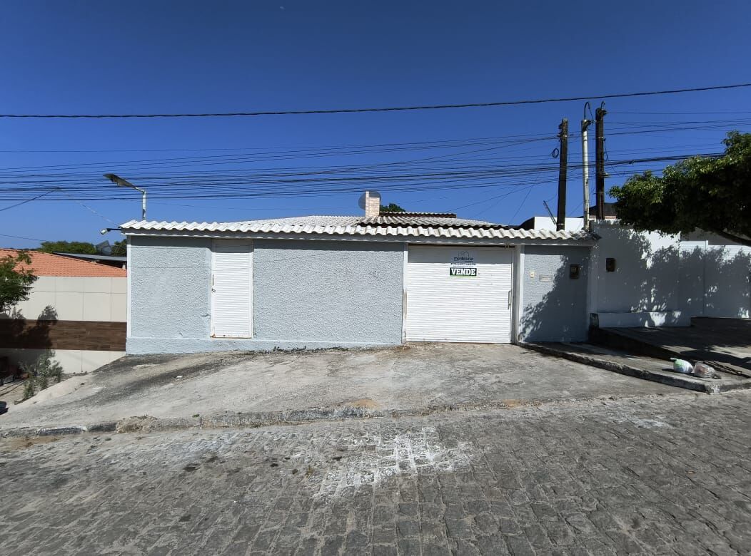 Imagens do imóveis Casa à venda no bairro Aloísio Pinto -R$380.000,00. Garanhuns/PE