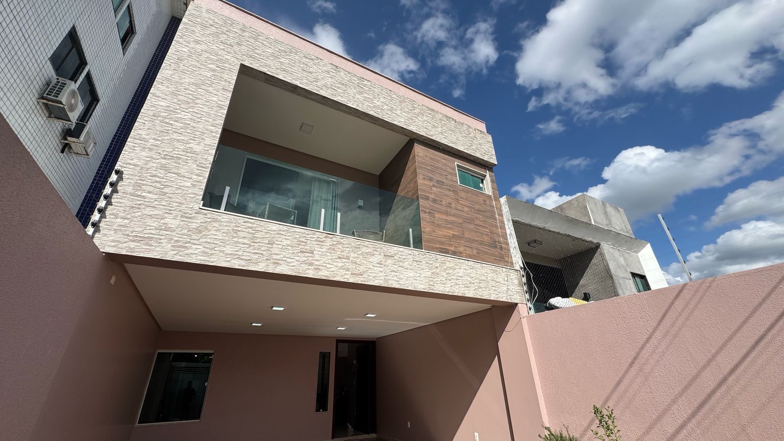 Imagens do imóveis Casa à venda por R$750.000,00 no bairro Heliópolis - Garanhuns/PE