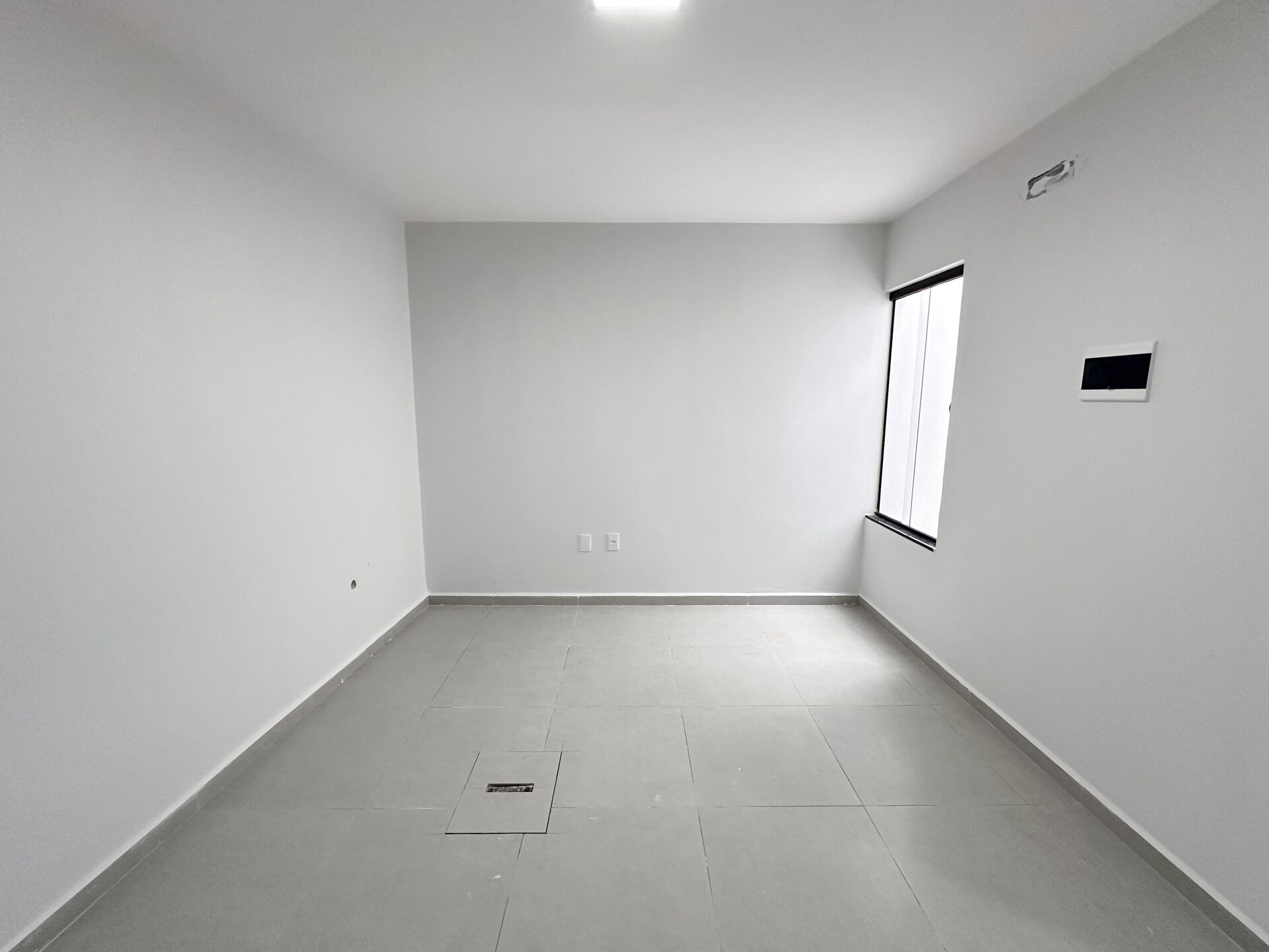 Imagens do imóveis Sala Comercial aluguel por R$ 1.500,00 no bairro Aloisio Pinto