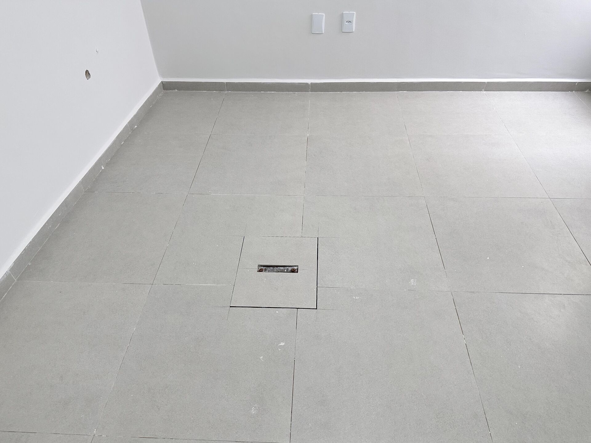 Imagens do imóveis Sala Comercial aluguel por R$ 1.500,00 no bairro Aloisio Pinto