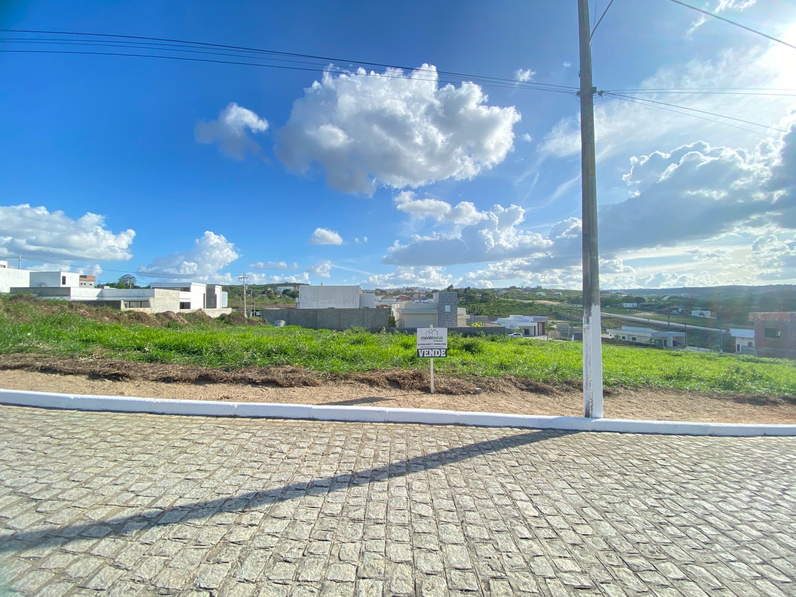 Imagens do imóveis Terreno á venda 420m², por R$150.000,00 no  Condomínio Privê Morada Nobre