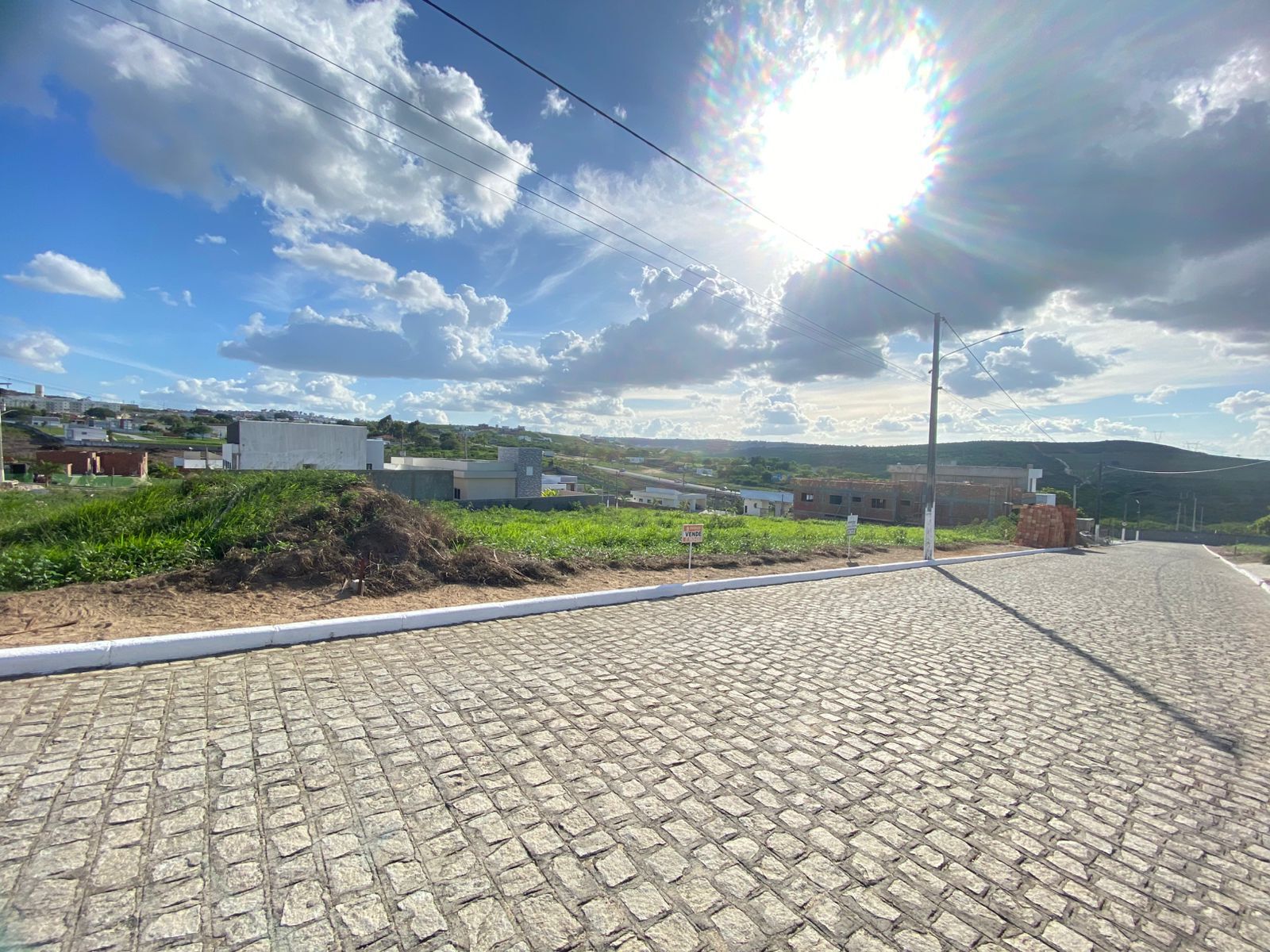 Imagens do imóveis Terreno á venda 420m², por R$150.000,00 no  Condomínio Privê Morada Nobre