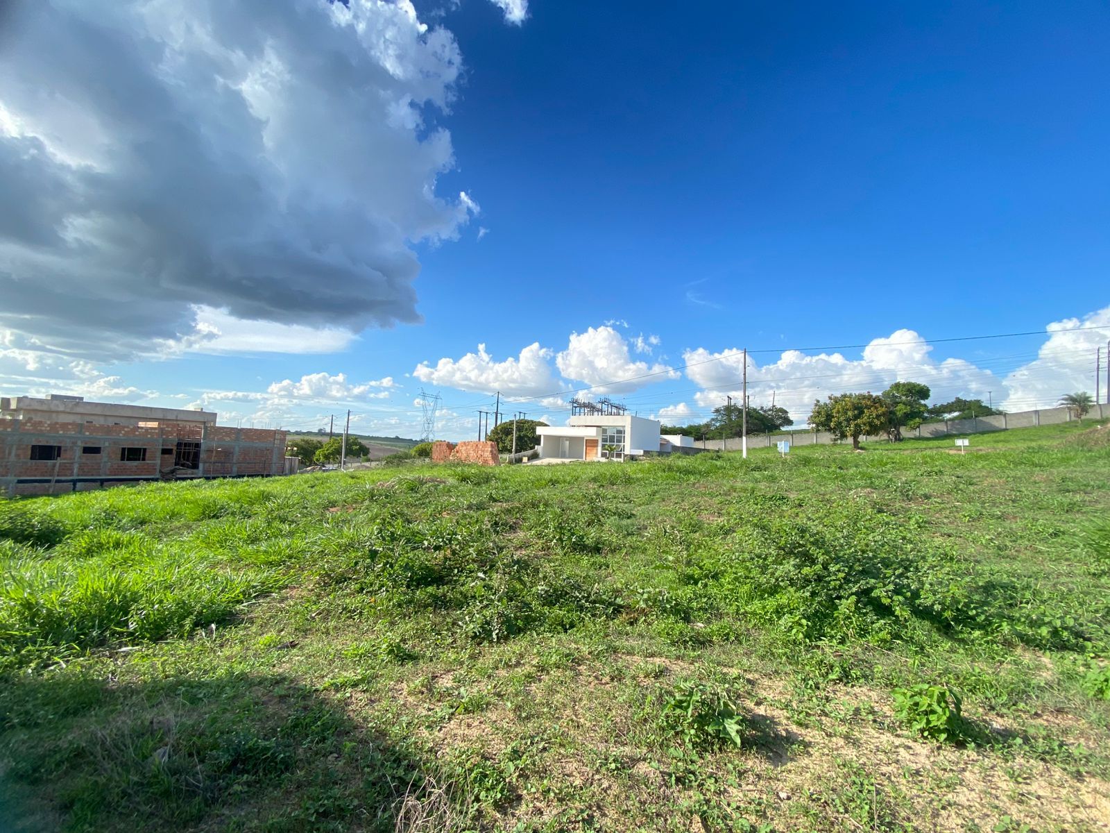 Imagens do imóveis Terrenoá  venda 420m², por R$ 150.000,00 no Condomínio Privê Morada Nobre