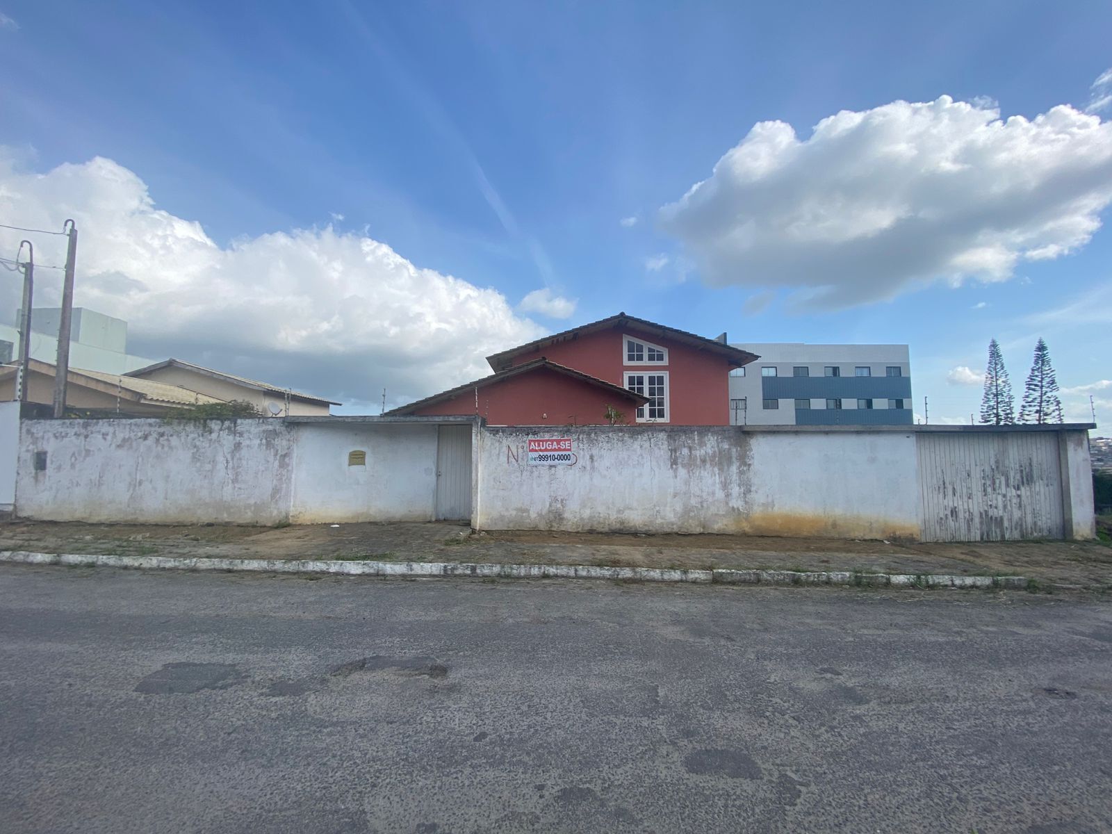 Imagens do imóveis Ampla Casa Comercial para Clínicas e Escritórios por R$10.000,00– Av. José Custódio das Neves, Heliópolis
