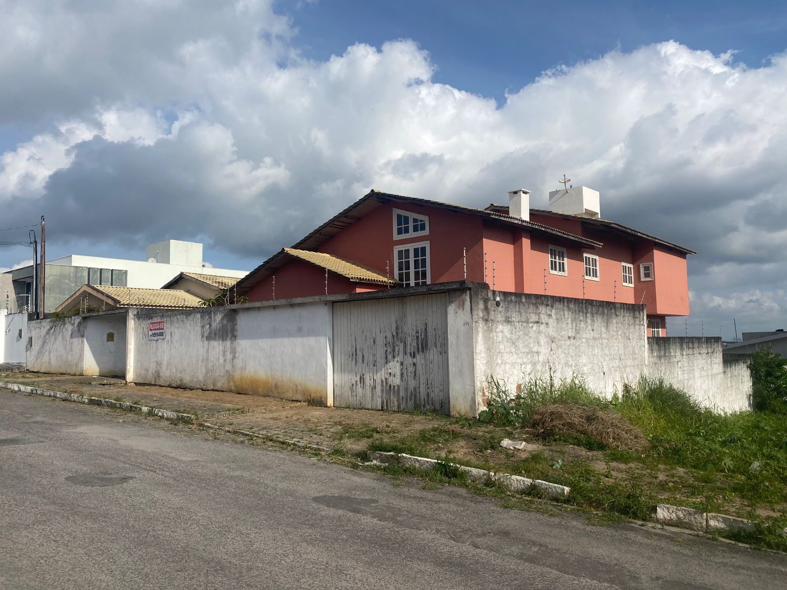 Imagens do imóveis Ampla Casa Comercial para Clínicas e Escritórios por R$10.000,00– Av. José Custódio das Neves, Heliópolis