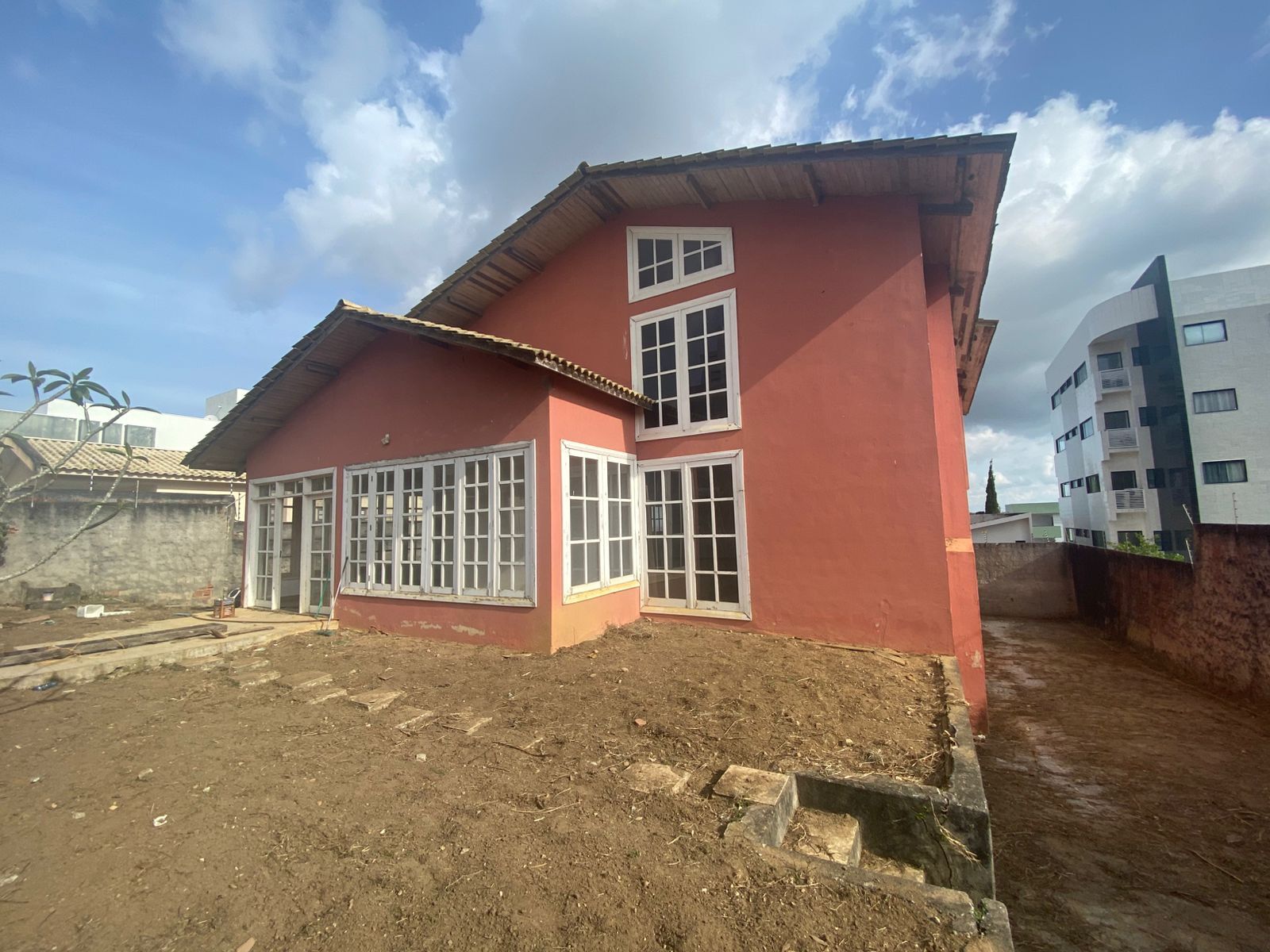 Imagens do imóveis Ampla Casa Comercial para Clínicas e Escritórios por R$10.000,00– Av. José Custódio das Neves, Heliópolis