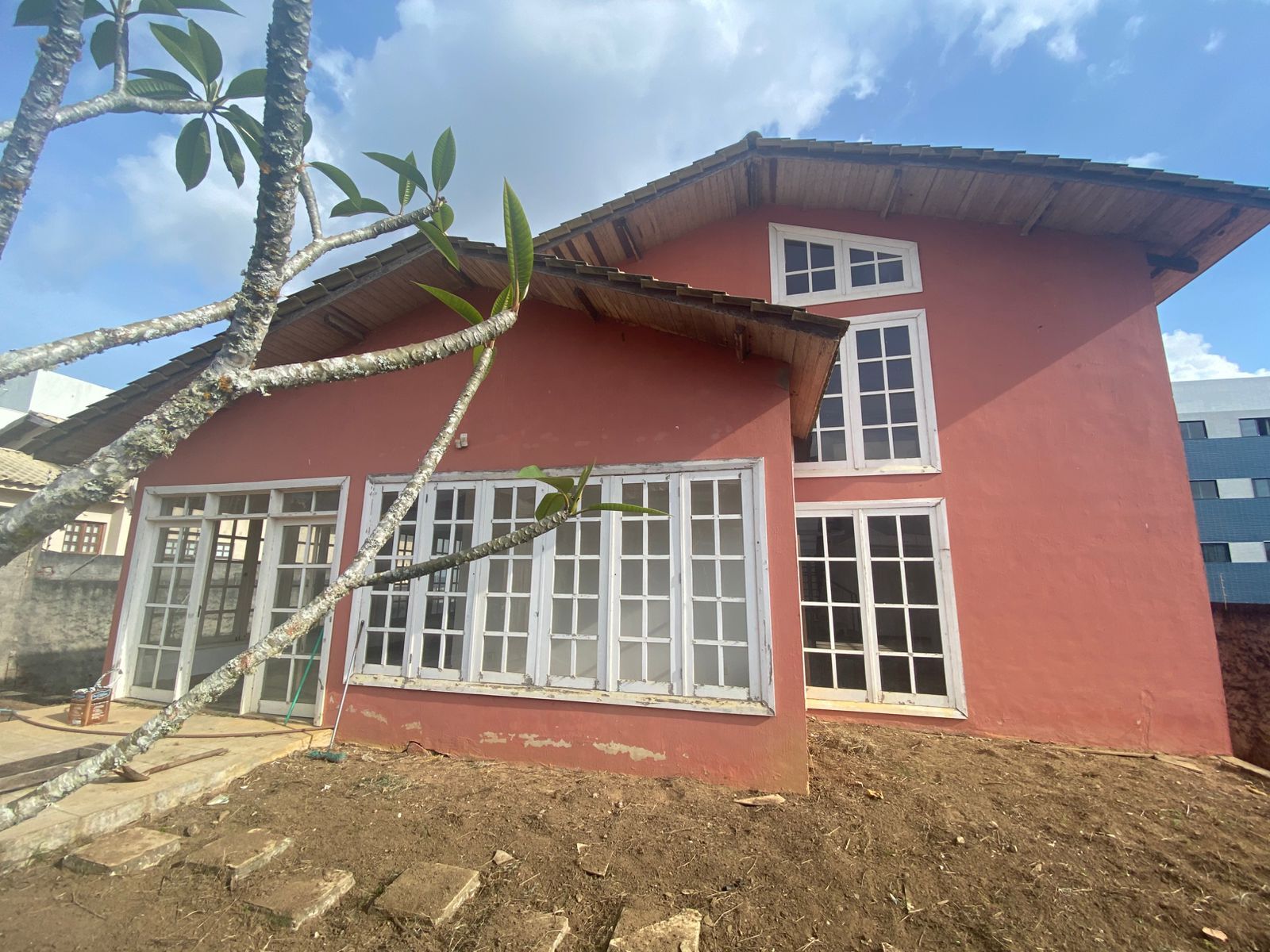 Imagens do imóveis Ampla Casa Comercial para Clínicas e Escritórios por R$10.000,00– Av. José Custódio das Neves, Heliópolis