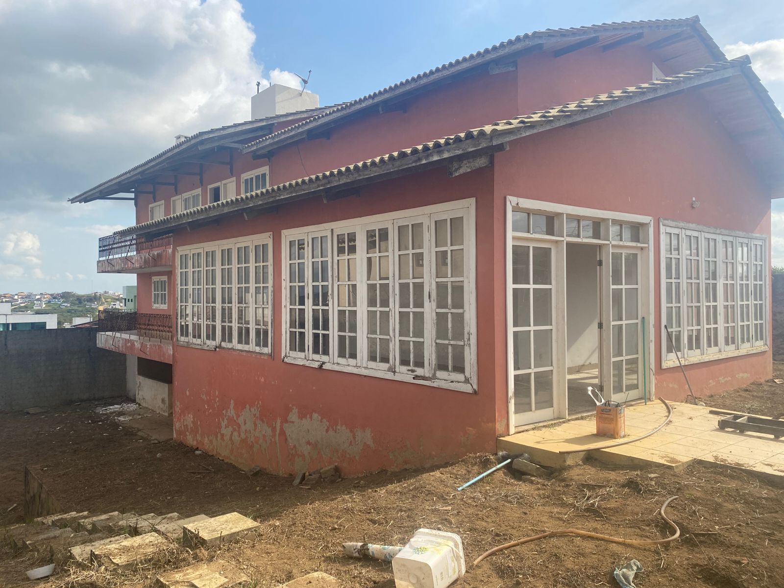 Imagens do imóveis Ampla Casa Comercial para Clínicas e Escritórios por R$10.000,00– Av. José Custódio das Neves, Heliópolis