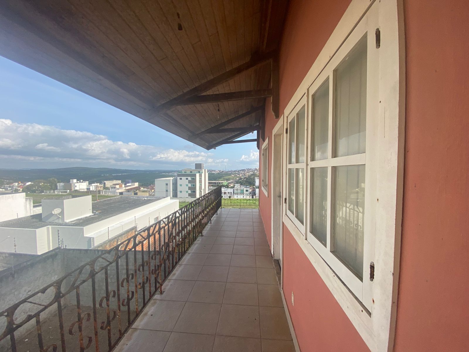 Imagens do imóveis Ampla Casa Comercial para Clínicas e Escritórios por R$10.000,00– Av. José Custódio das Neves, Heliópolis
