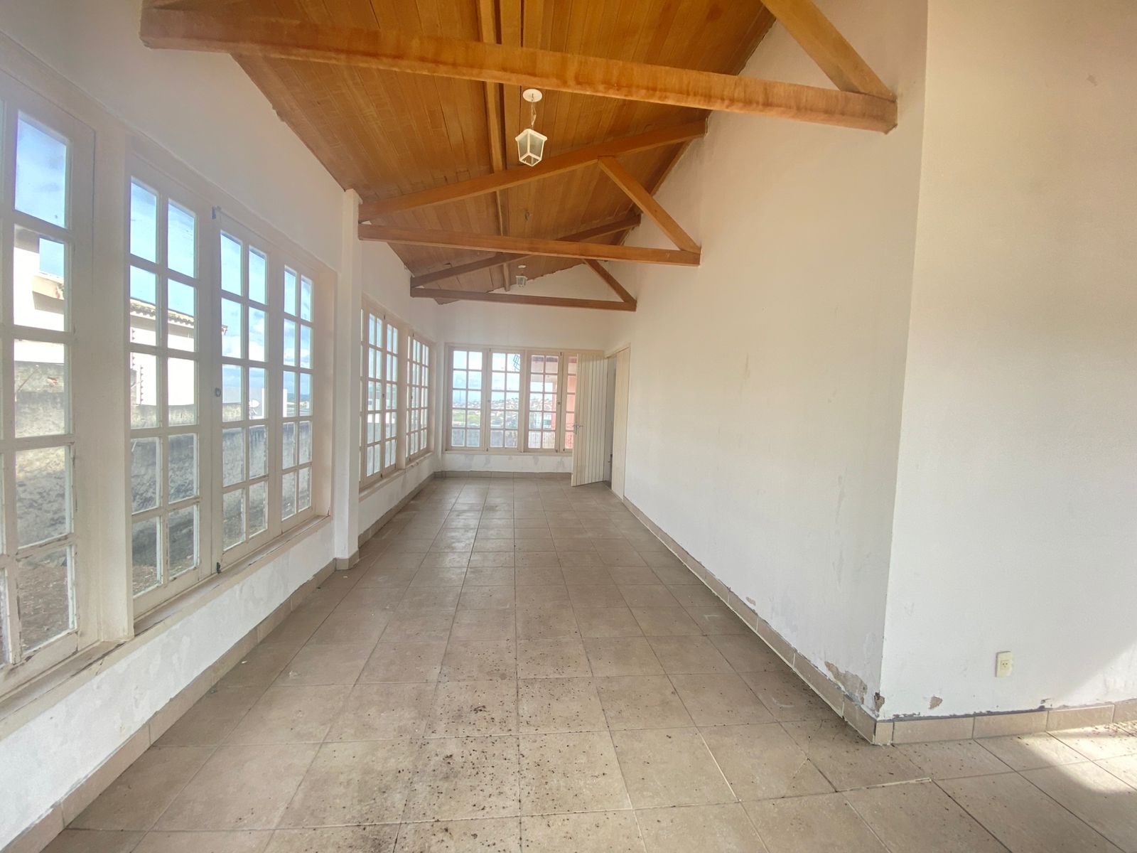 Imagens do imóveis Ampla Casa Comercial para Clínicas e Escritórios por R$10.000,00– Av. José Custódio das Neves, Heliópolis