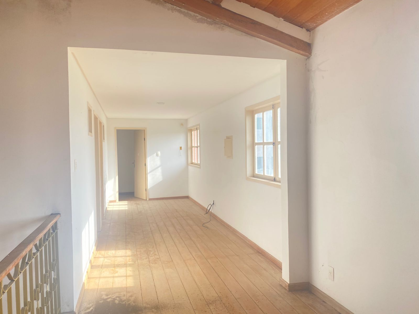 Imagens do imóveis Ampla Casa Comercial para Clínicas e Escritórios por R$10.000,00– Av. José Custódio das Neves, Heliópolis