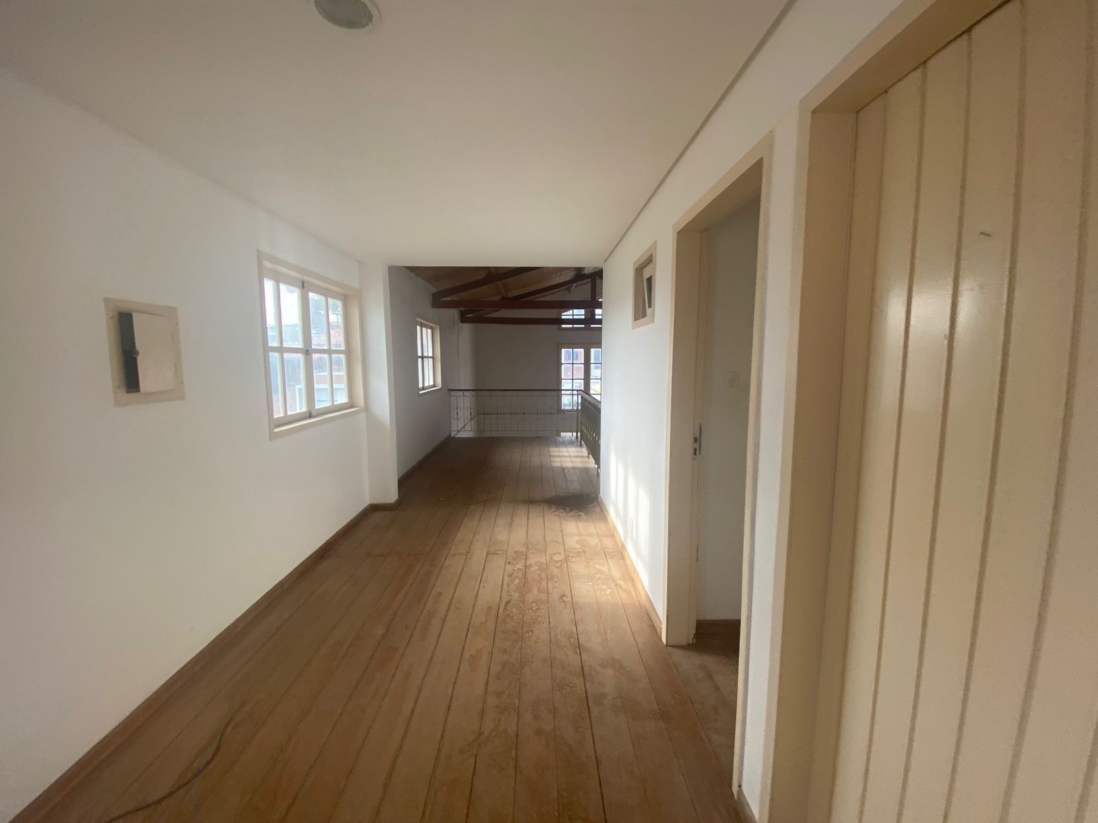 Imagens do imóveis Ampla Casa Comercial para Clínicas e Escritórios por R$10.000,00– Av. José Custódio das Neves, Heliópolis