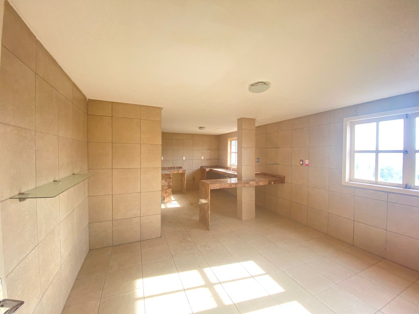 Imagens do imóveis Ampla Casa Comercial para Clínicas e Escritórios por R$10.000,00– Av. José Custódio das Neves, Heliópolis