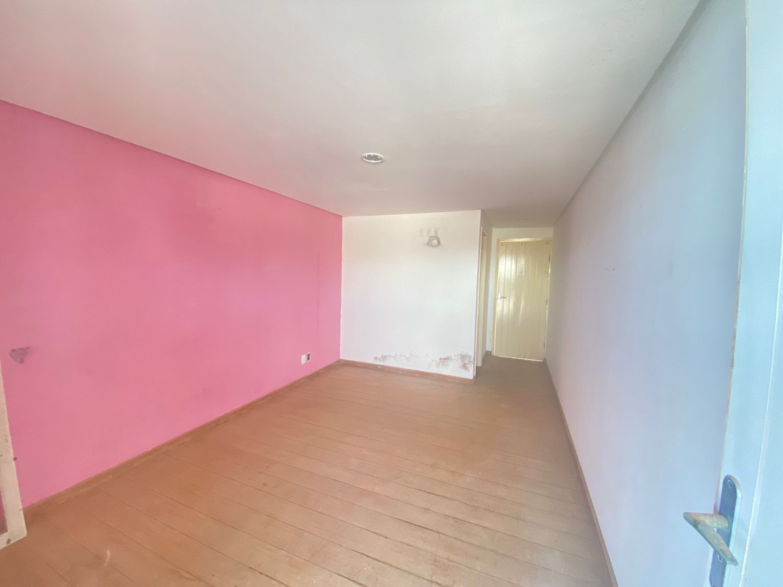 Imagens do imóveis Ampla Casa Comercial para Clínicas e Escritórios por R$10.000,00– Av. José Custódio das Neves, Heliópolis
