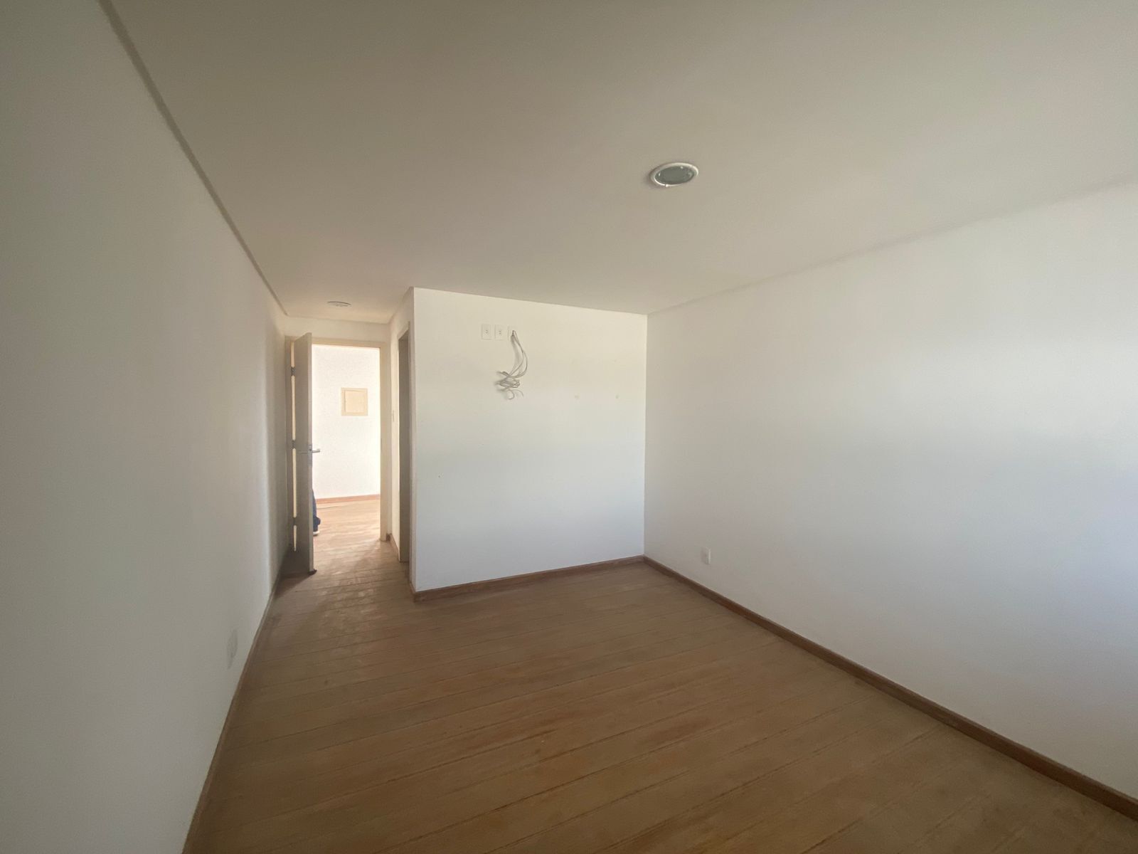 Imagens do imóveis Ampla Casa Comercial para Clínicas e Escritórios por R$10.000,00– Av. José Custódio das Neves, Heliópolis