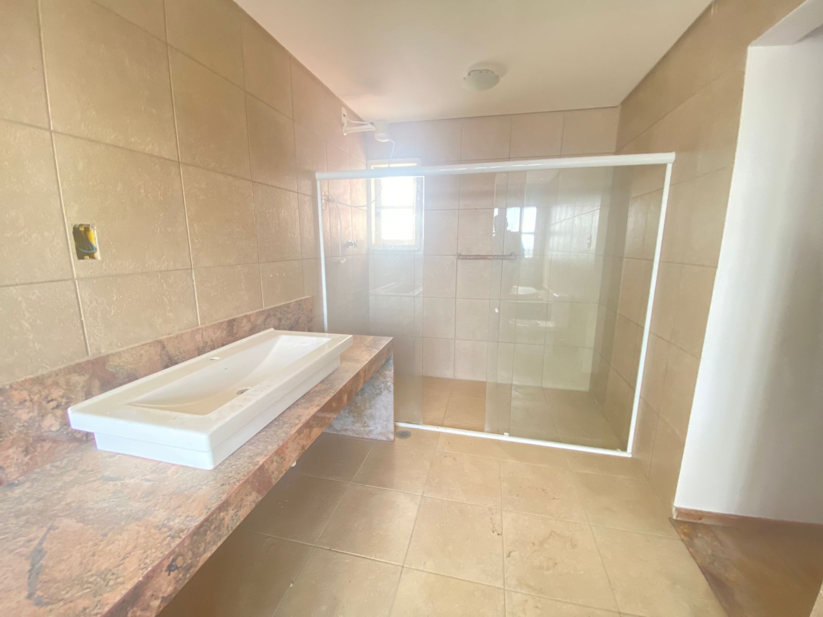 Imagens do imóveis Ampla Casa Comercial para Clínicas e Escritórios por R$10.000,00– Av. José Custódio das Neves, Heliópolis