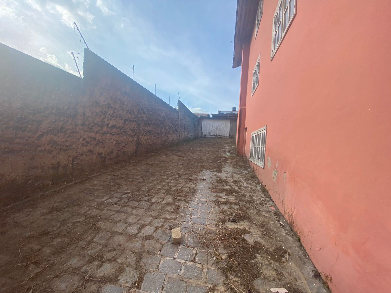 Imagens do imóveis Ampla Casa Comercial para Clínicas e Escritórios por R$10.000,00– Av. José Custódio das Neves, Heliópolis