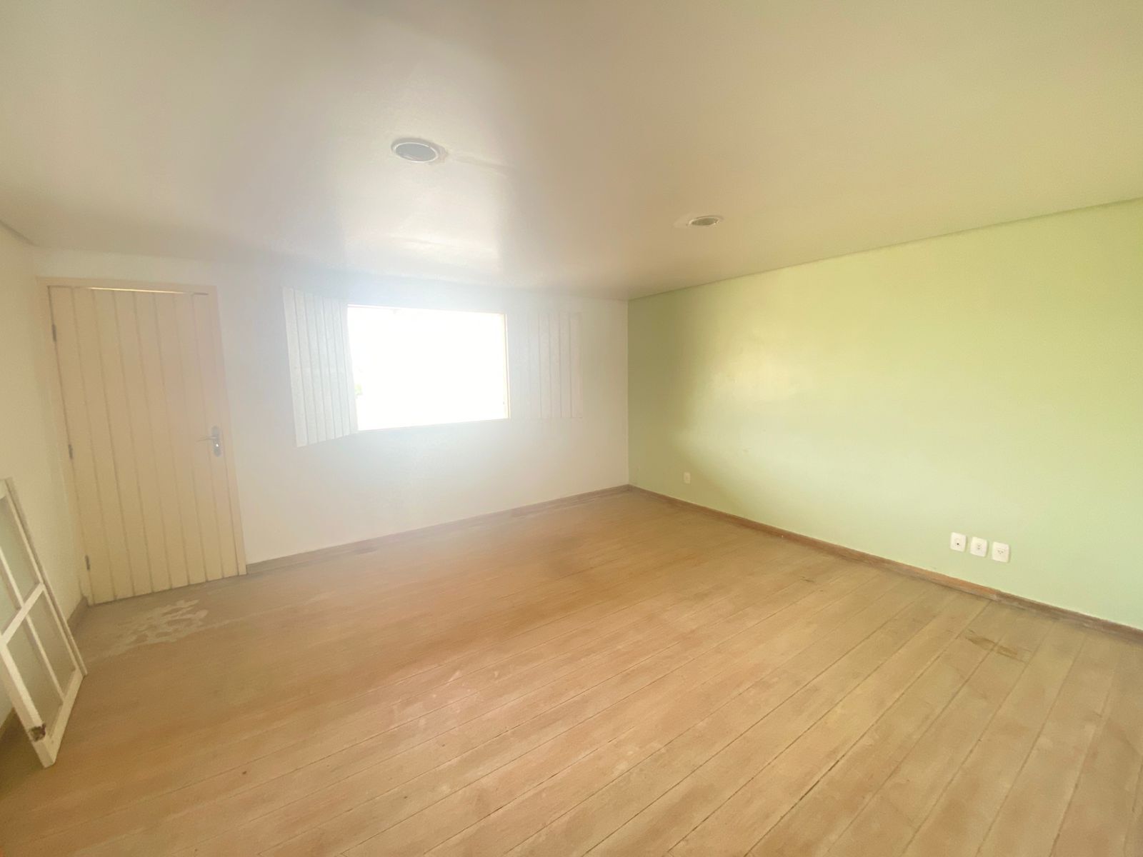 Imagens do imóveis Ampla Casa Comercial para Clínicas e Escritórios por R$10.000,00– Av. José Custódio das Neves, Heliópolis