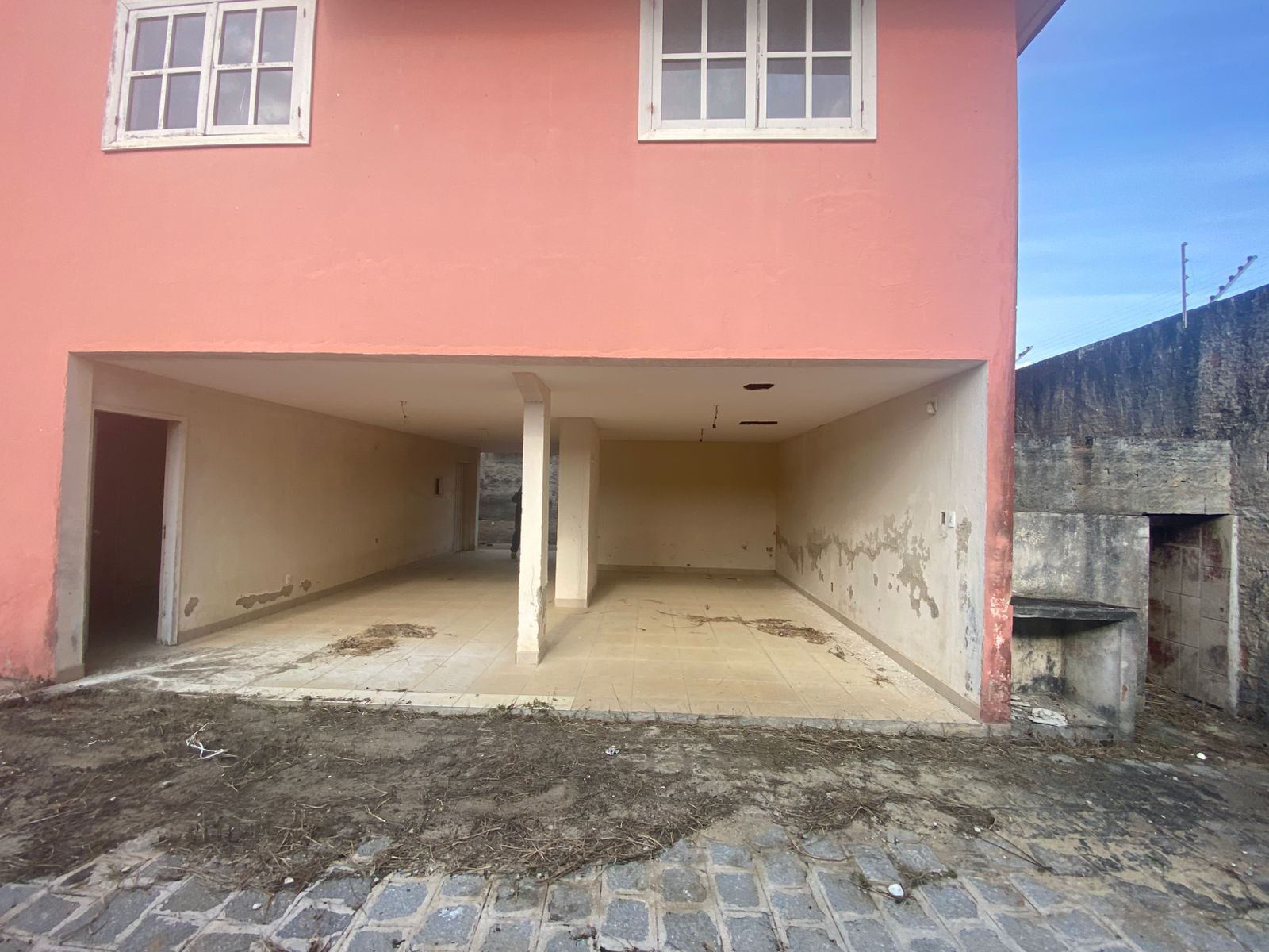 Imagens do imóveis Ampla Casa Comercial para Clínicas e Escritórios por R$10.000,00– Av. José Custódio das Neves, Heliópolis