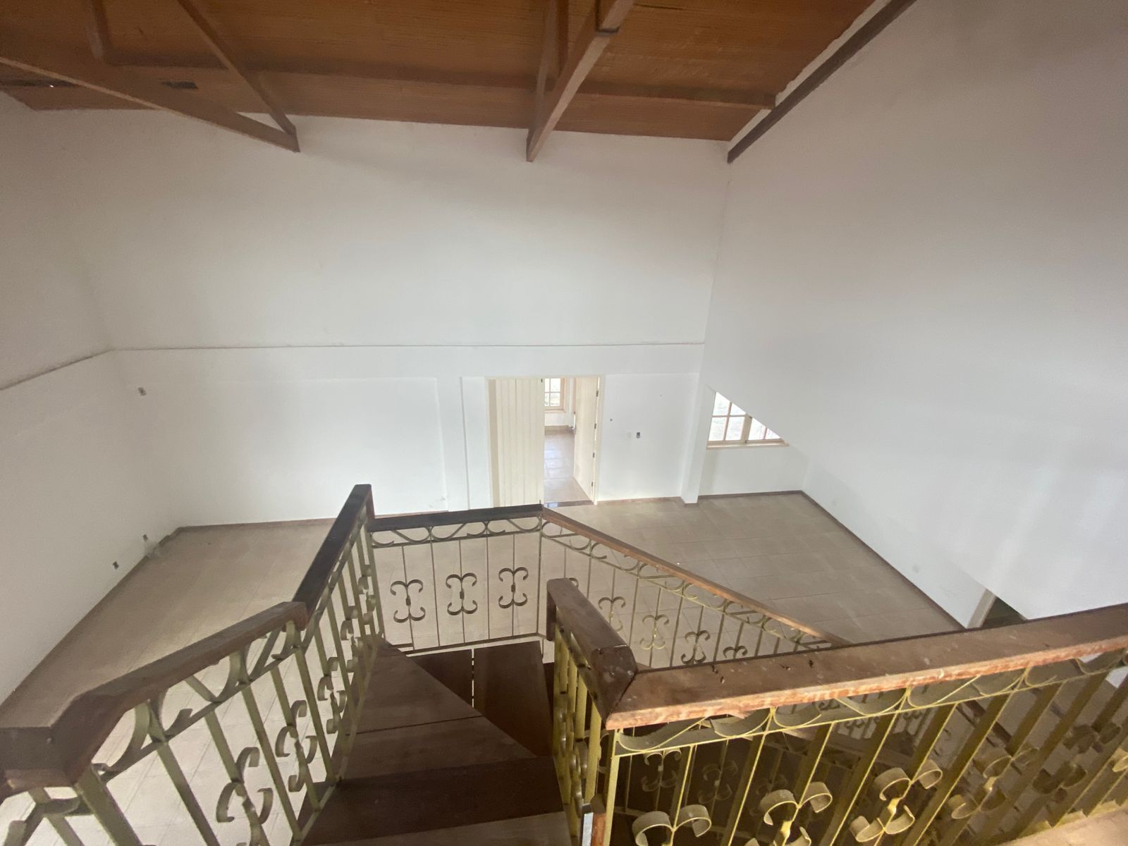 Imagens do imóveis Ampla Casa Comercial para Clínicas e Escritórios por R$10.000,00– Av. José Custódio das Neves, Heliópolis