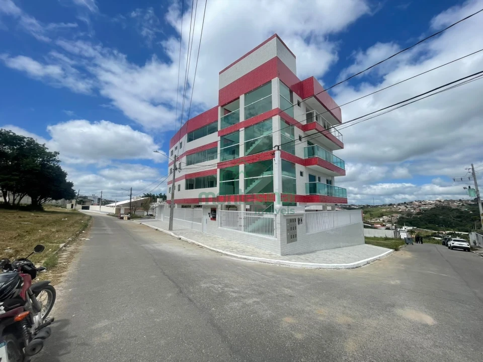 Apartamento para locação no Heliópolis com três quartos e varanda por R$2.500,00