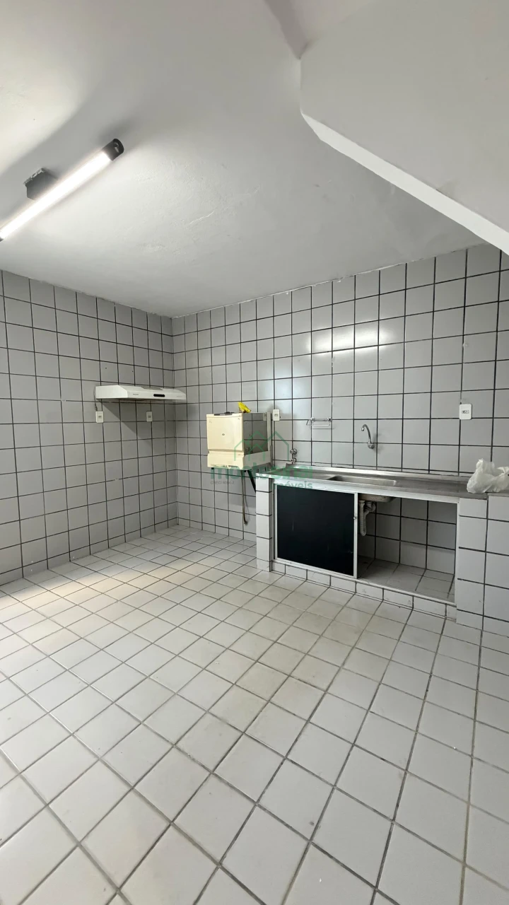 Casa comercial para locação no Heliópolis por R$4.700,00