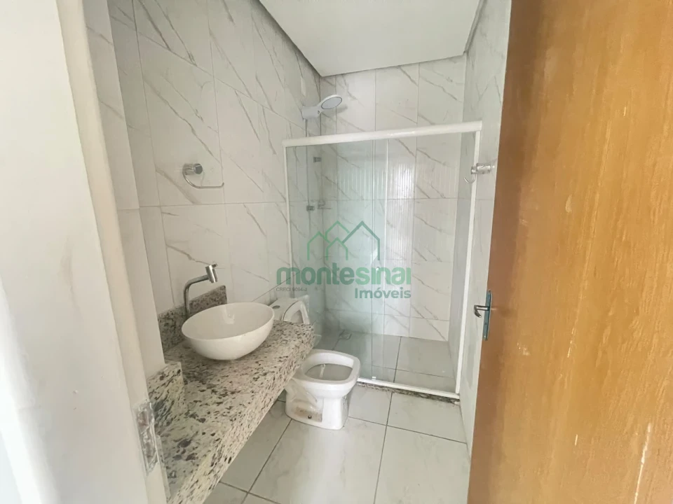 Apartamento para locação no Heliópolis com três quartos e varanda por R$2.500,00