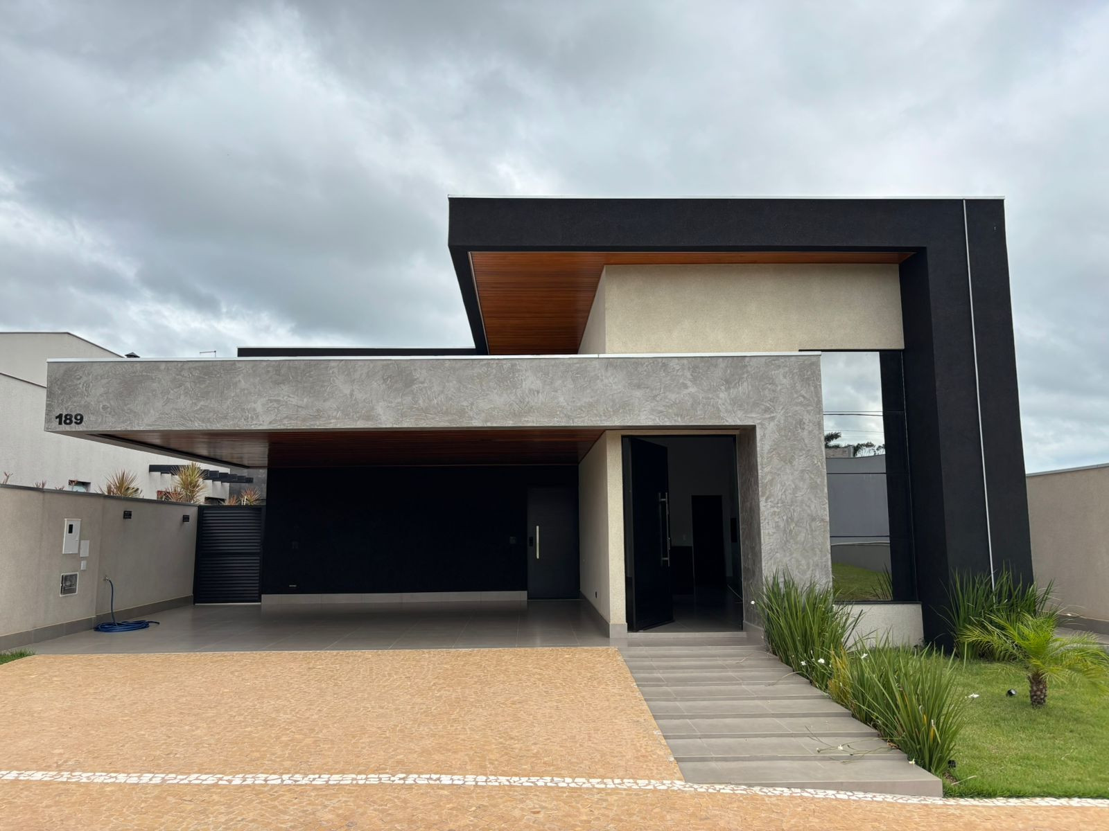 Belo Sobrado Condomínio Royal Boulevard Residence & Resort, Ibiporã-PR