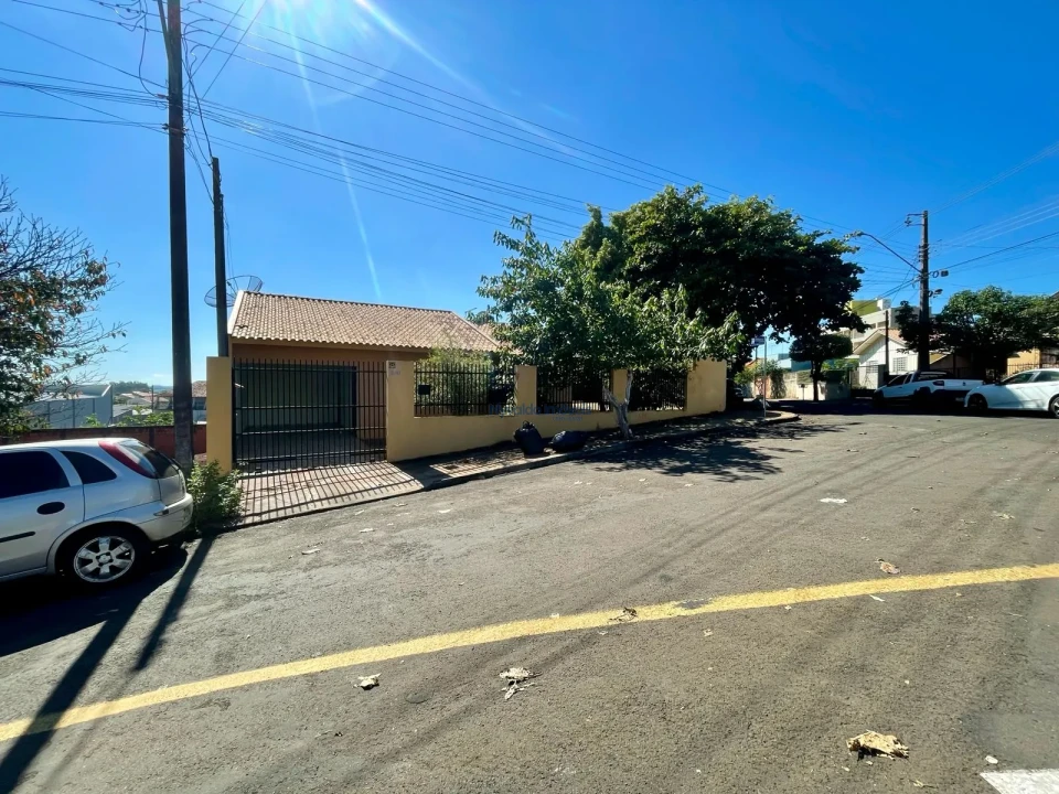 Casa (2 dormitórios) Rua Elvira Maria Aparecida Pelisson Leandro, 200.