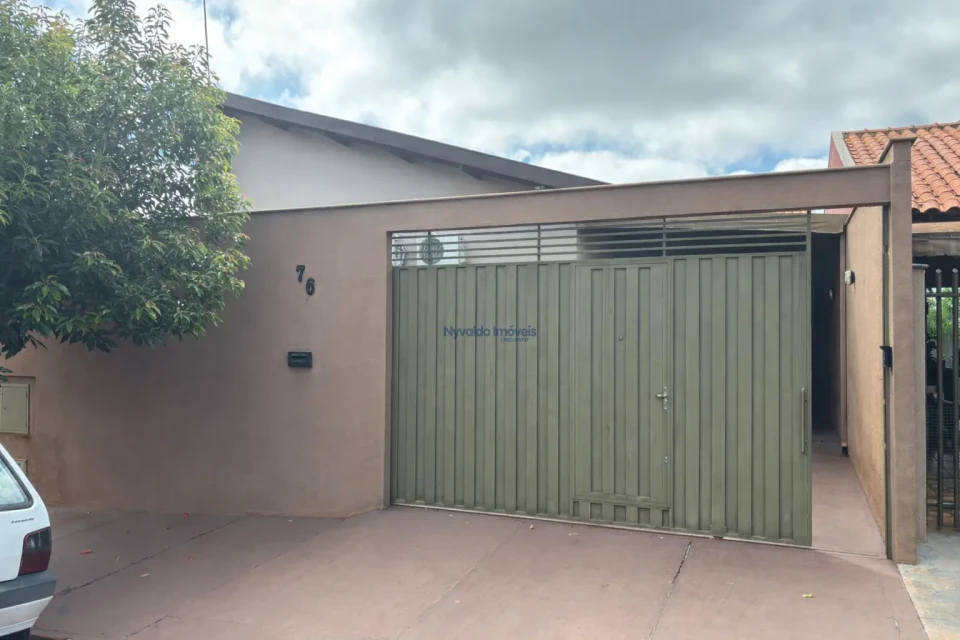 Casa com piscina, Rua João Gozzo, 76, Jd. São João - Ibiporã - PR.