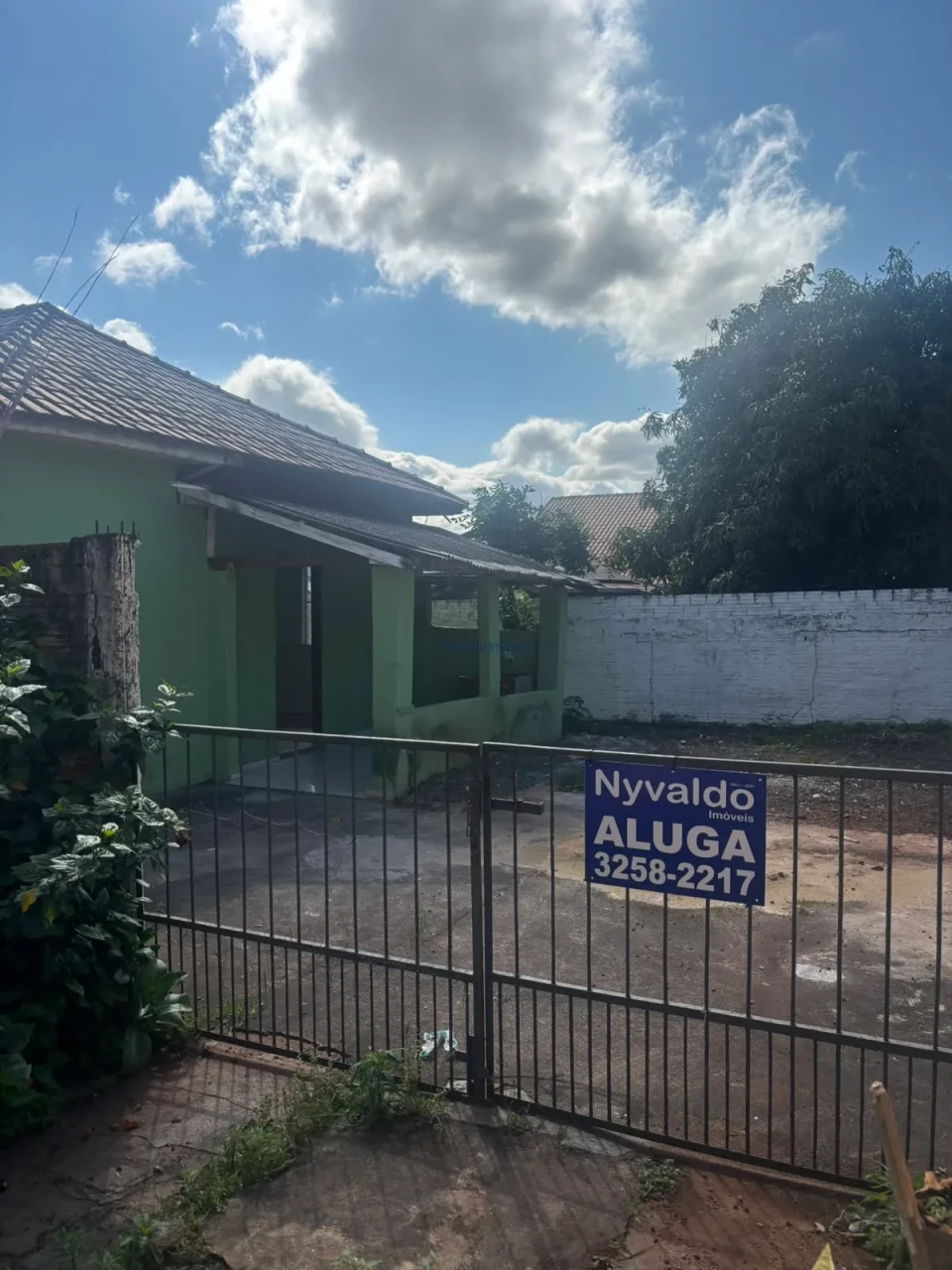 Imagens do imóveis CASA CENTRO FUNDOS DOIS DORMITÓRIOS