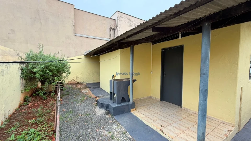 Imagens do imóveis Casa Frente (2 dormitórios) Rua Francisco Loures Salinet, 1.285.