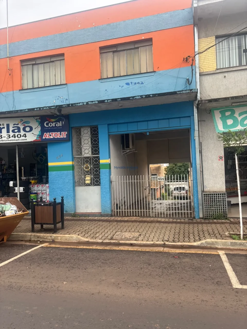 Casa no Centro *FUNDOS* (02 DORMITÓRIOS) Avenida Santos Dumont, 654.