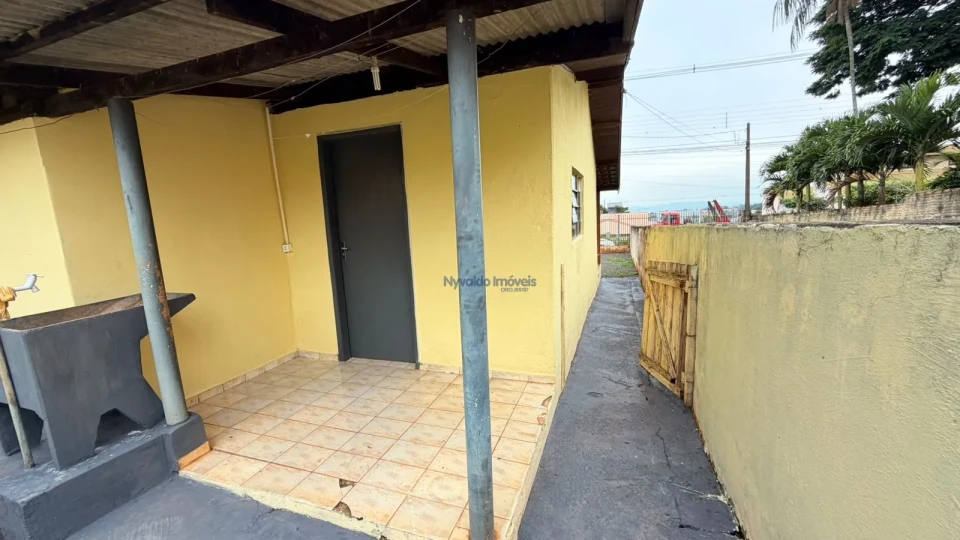 Imagens do imóveis Casa Frente (2 dormitórios) Rua Francisco Loures Salinet, 1.285.