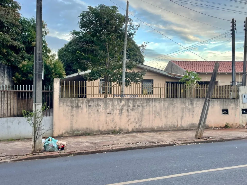 Imagens do imóveis CASA Av. Souza Naves  n° 1595