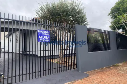 Casa Rua Pe. Vitoriano Valente, 795 CENTRO - DOIS QUARTOS