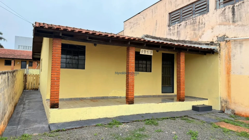 Imagens do imóveis Casa Frente (2 dormitórios) Rua Francisco Loures Salinet, 1.285.