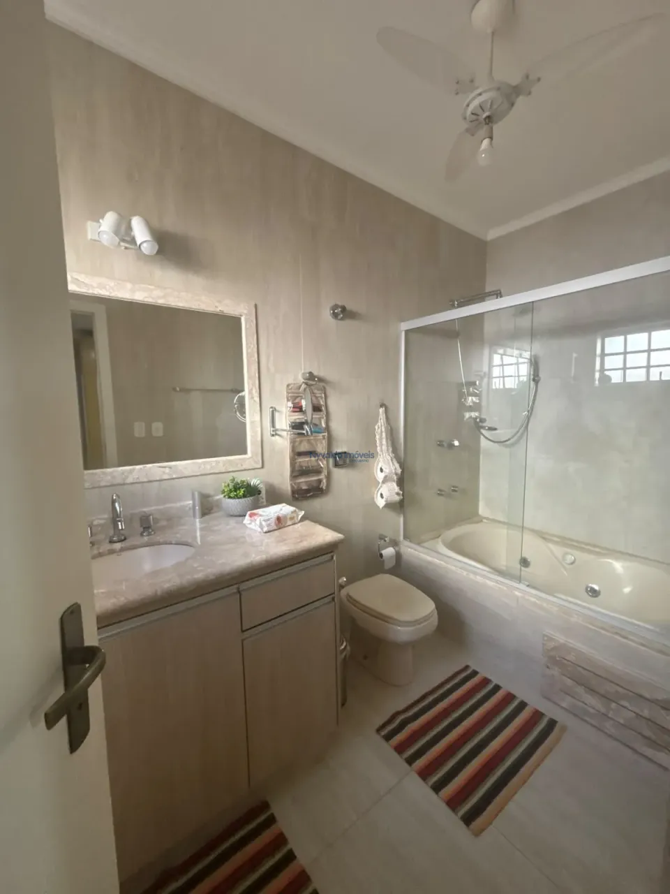 Imagens do imóveis Casa em alvenaria situada à Praça Ciro Ibirá de Barros, 51, Centro de Ibiporã - PR.
