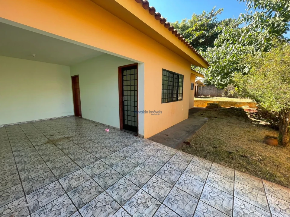Casa (2 dormitórios) Rua Elvira Maria Aparecida Pelisson Leandro, 200.