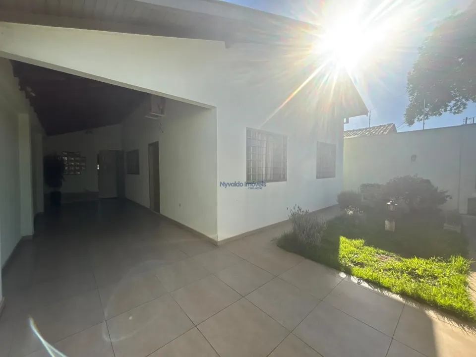 Imagens do imóveis Casa em alvenaria situada à Praça Ciro Ibirá de Barros, 51, Centro de Ibiporã - PR.