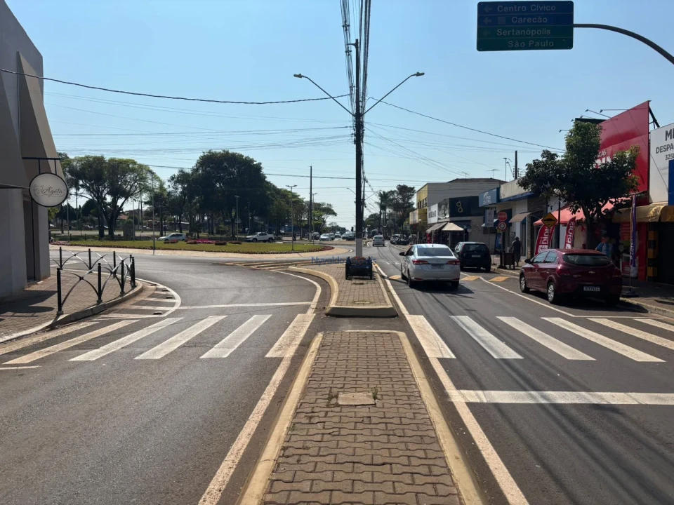 Sala Comercial - Avenida Paraná, 95, Ibiporã-PR.