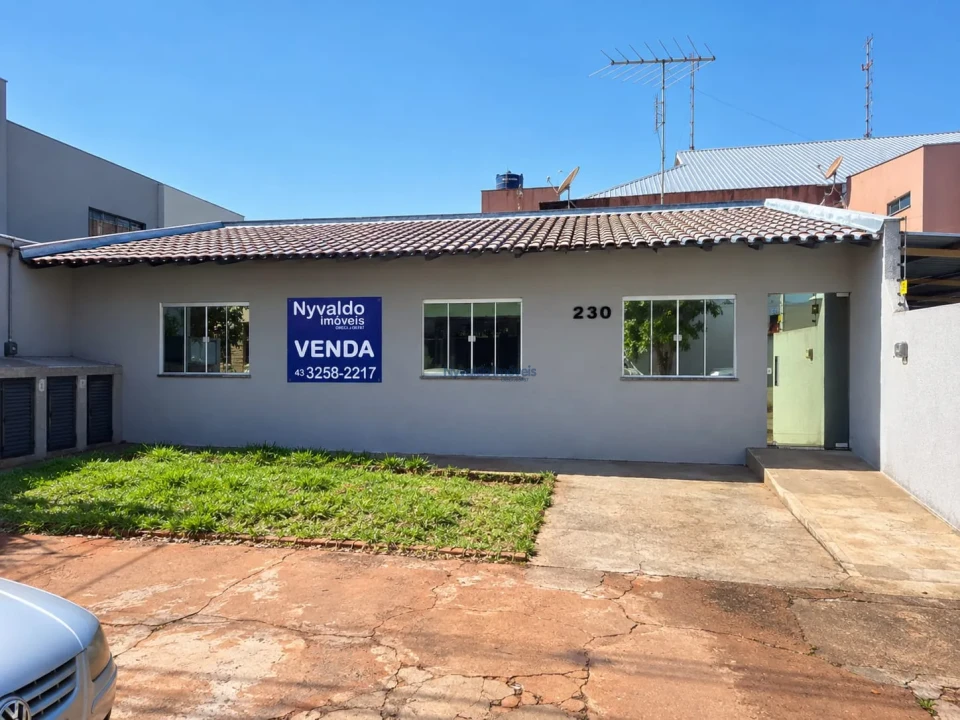 Imagens do imóveis CASA A VENDA - RUA PAULO FRONTIN ,230 - EM AREA COMERCIAL.