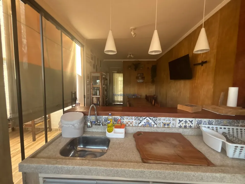 Imagens do imóveis Casa em alvenaria situada à Praça Ciro Ibirá de Barros, 51, Centro de Ibiporã - PR.