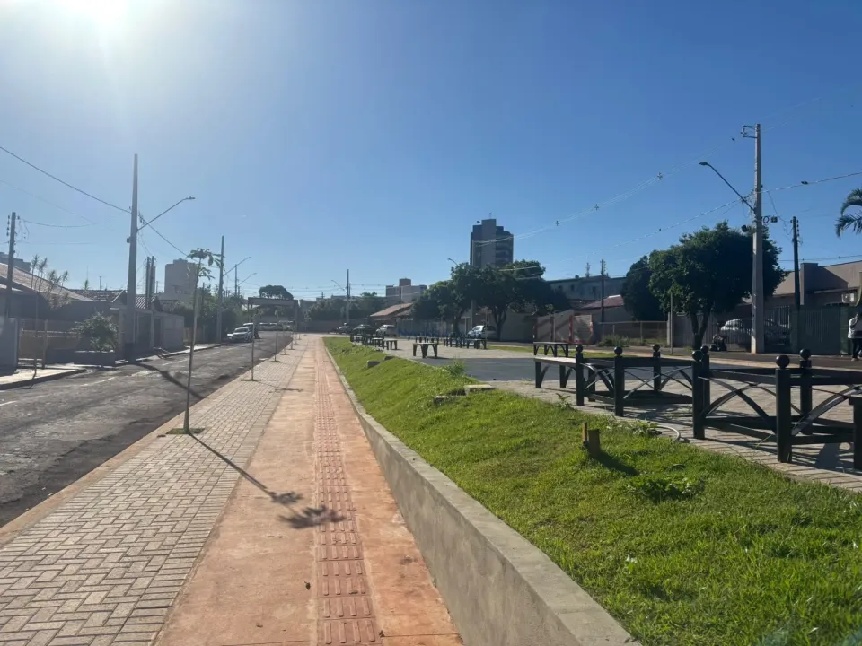 Imagens do imóveis Casa em alvenaria situada à Praça Ciro Ibirá de Barros, 51, Centro de Ibiporã - PR.