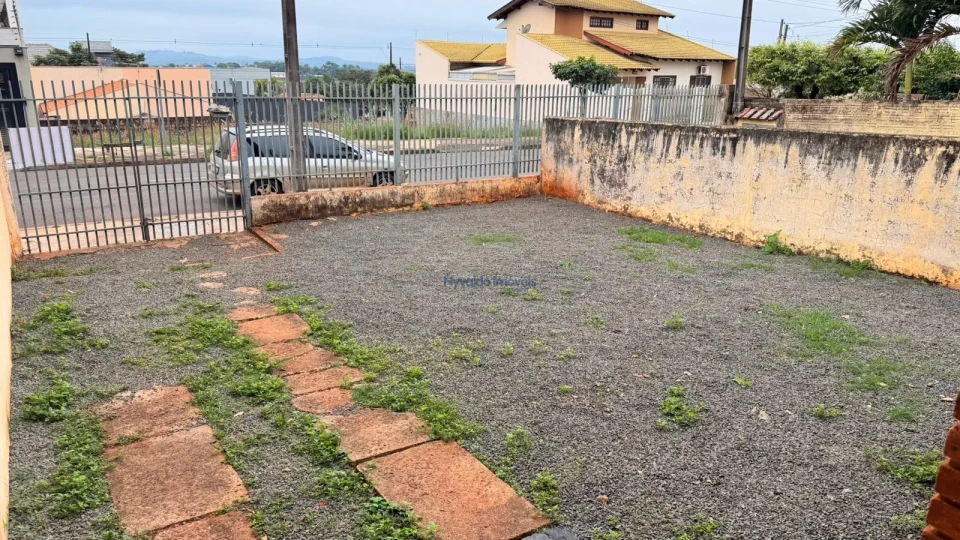 Imagens do imóveis Casa Frente (2 dormitórios) Rua Francisco Loures Salinet, 1.285.