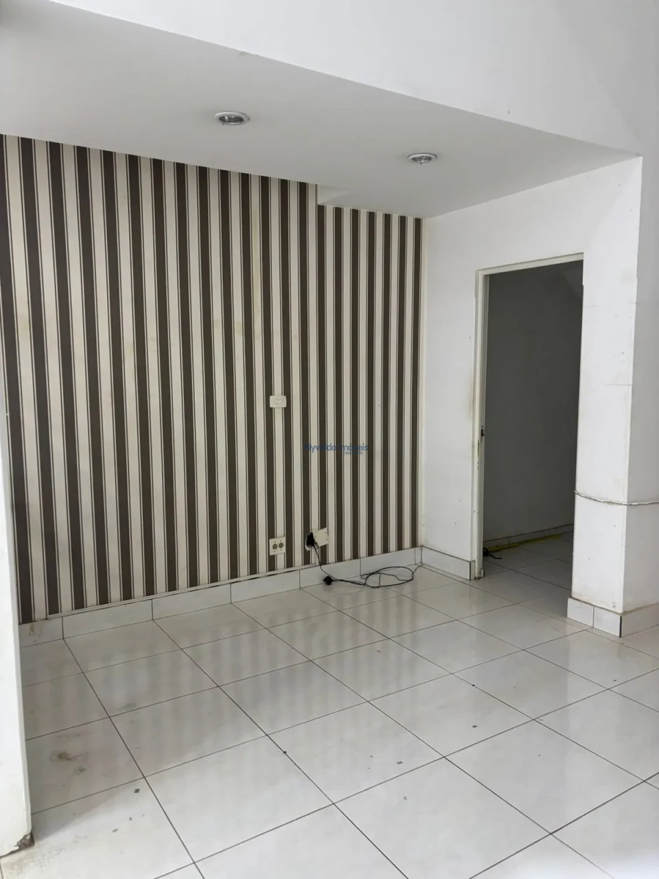 Sala Comercial - Avenida Paraná, 95, Ibiporã-PR.