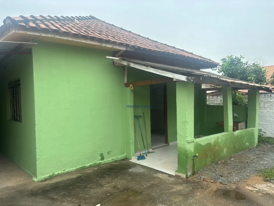 Imagens do imóveis CASA CENTRO FUNDOS DOIS DORMITÓRIOS